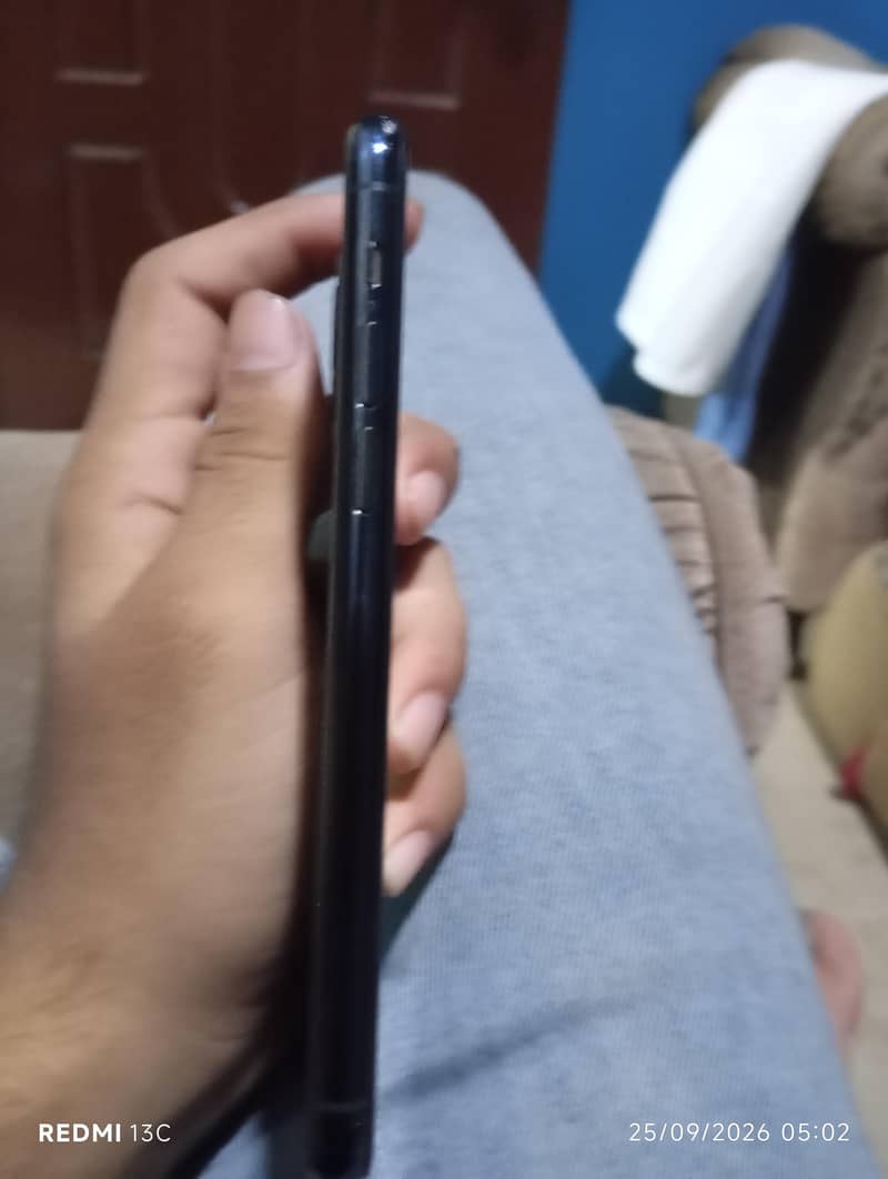 Apple iPhone 11 Pro 4
