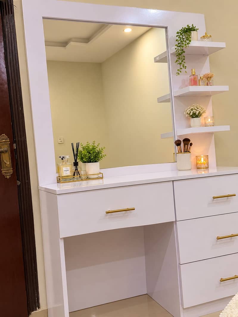 Dressing table 0