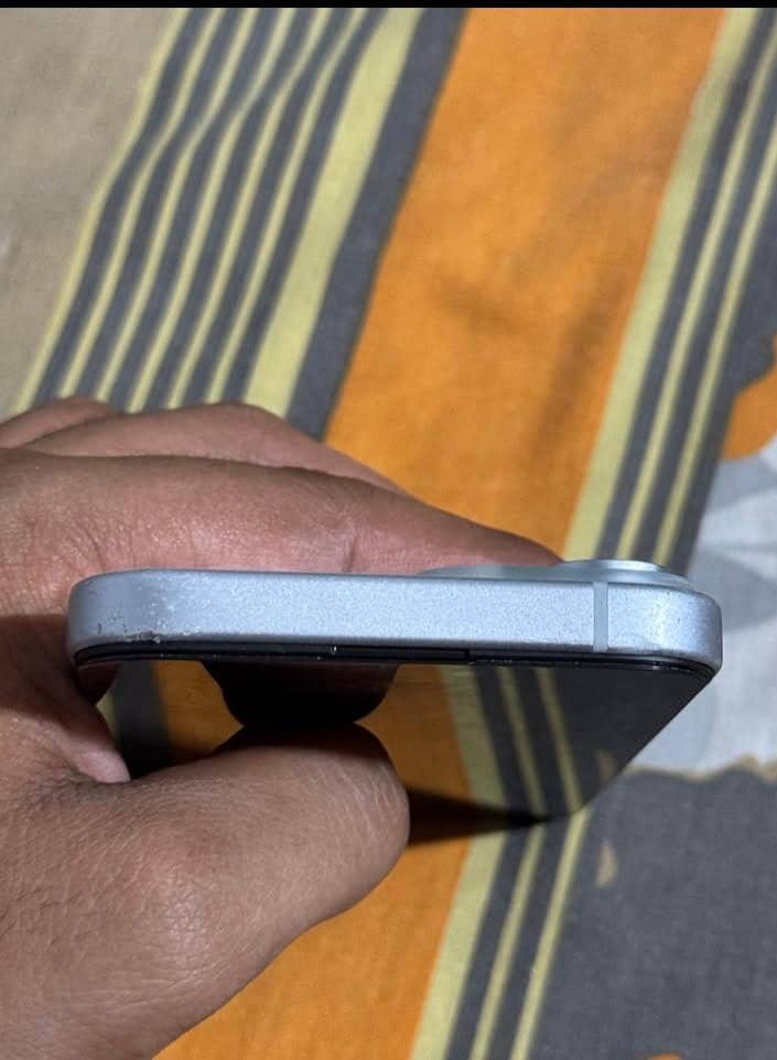 Apple iPhone 15 6