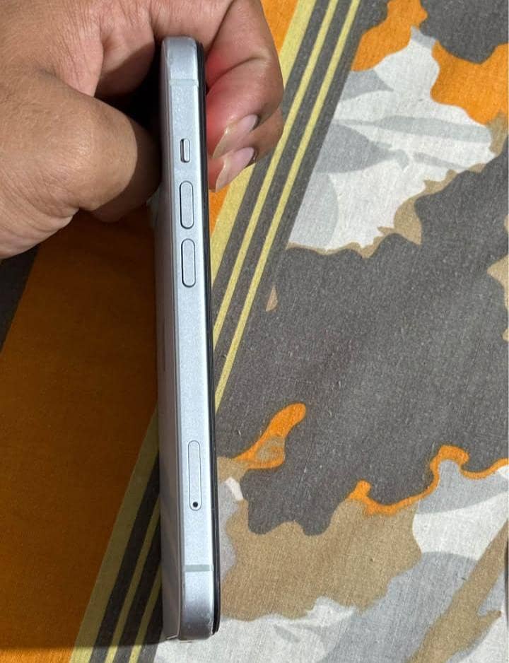 Apple iPhone 15 7