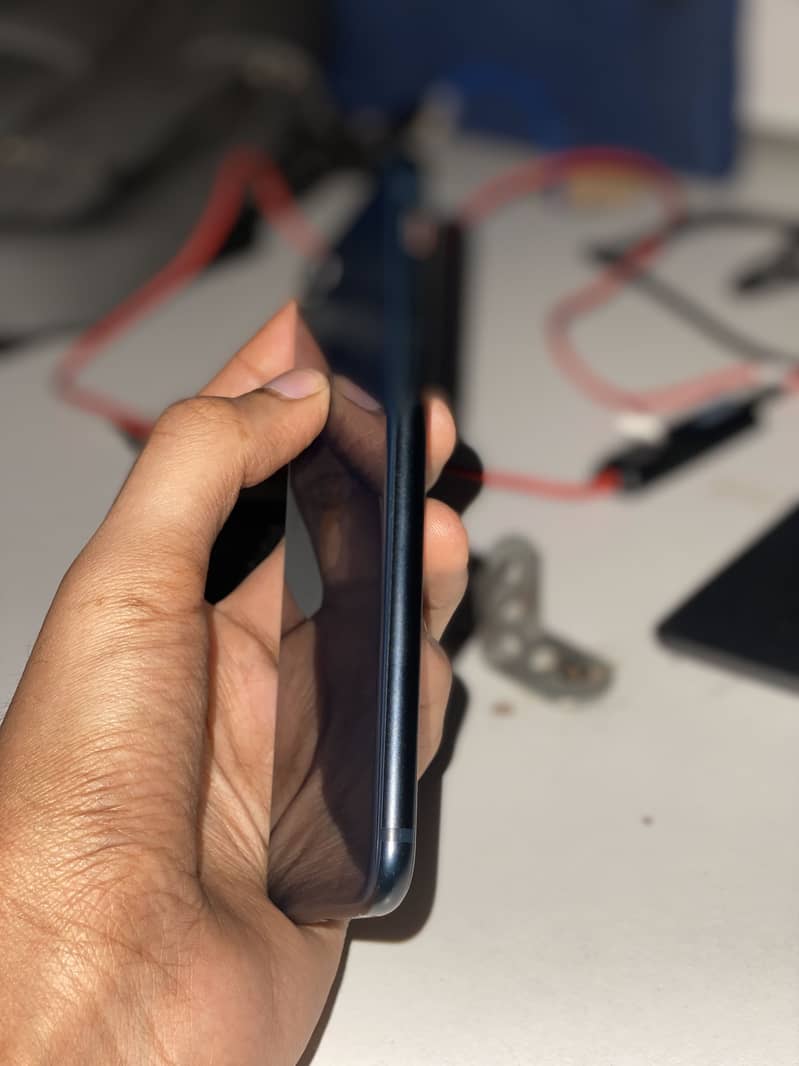Apple iPhone SE 3rd generation 2022 model 1