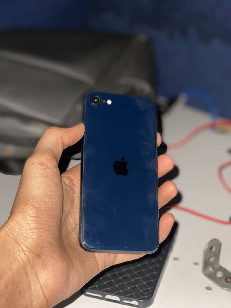 Apple iPhone SE 3rd generation 2022 model 2