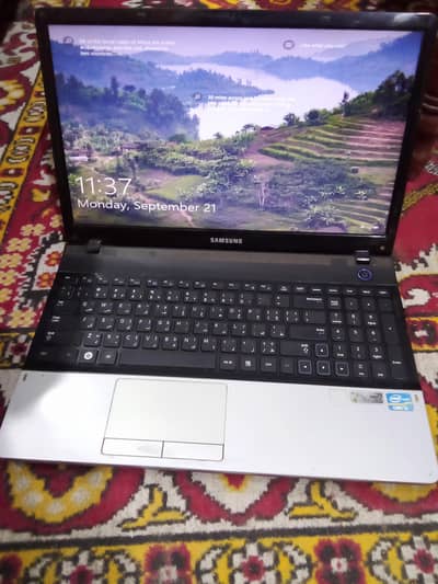 Samsung core i5 second, 8gb ram, 500gb storage, 2 hours battery, DVD