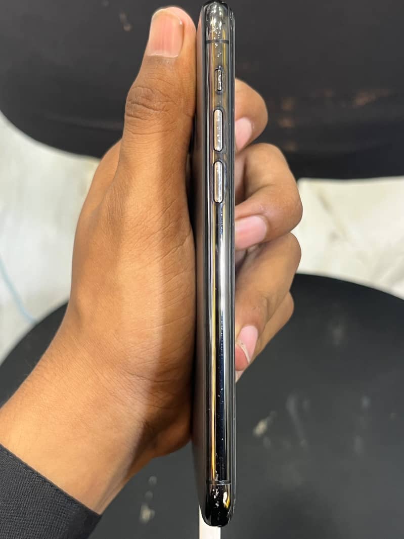 Apple iPhone 11 Pro 1