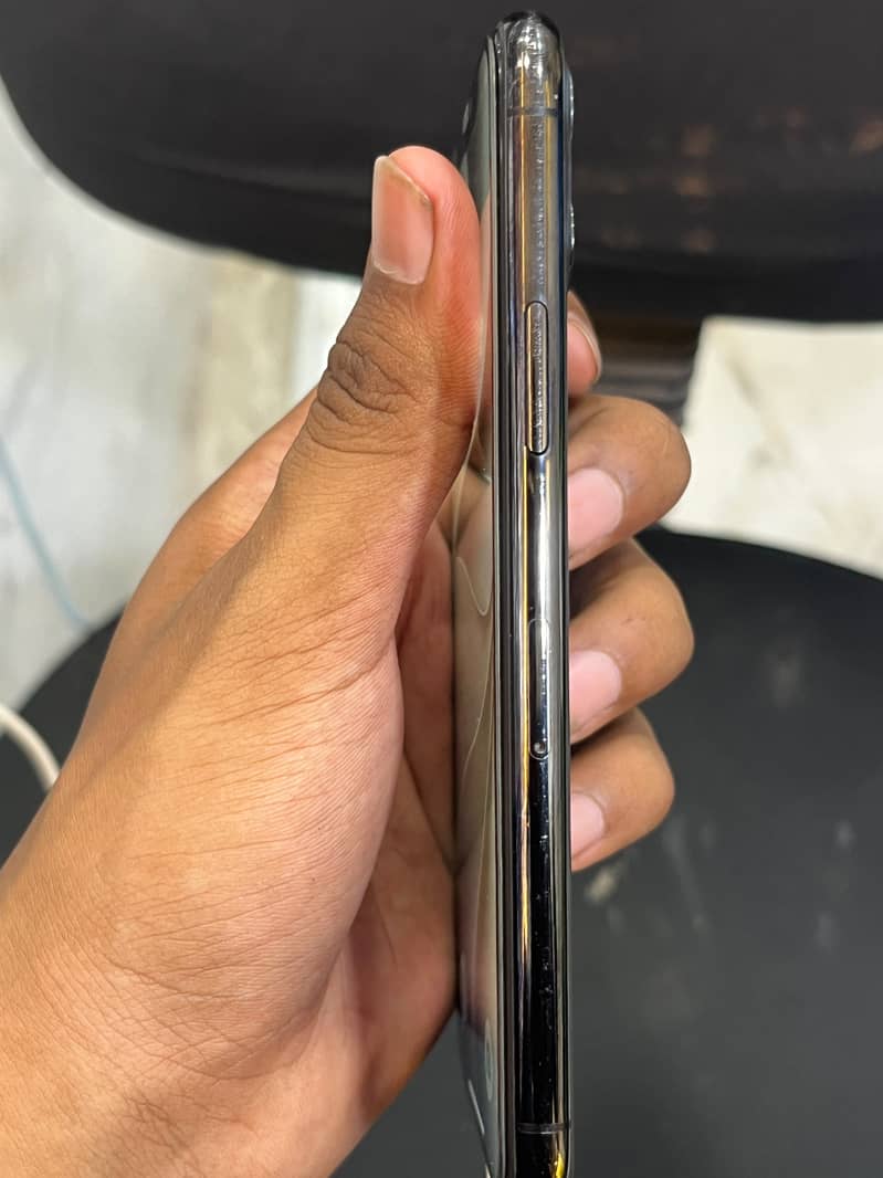 Apple iPhone 11 Pro 2