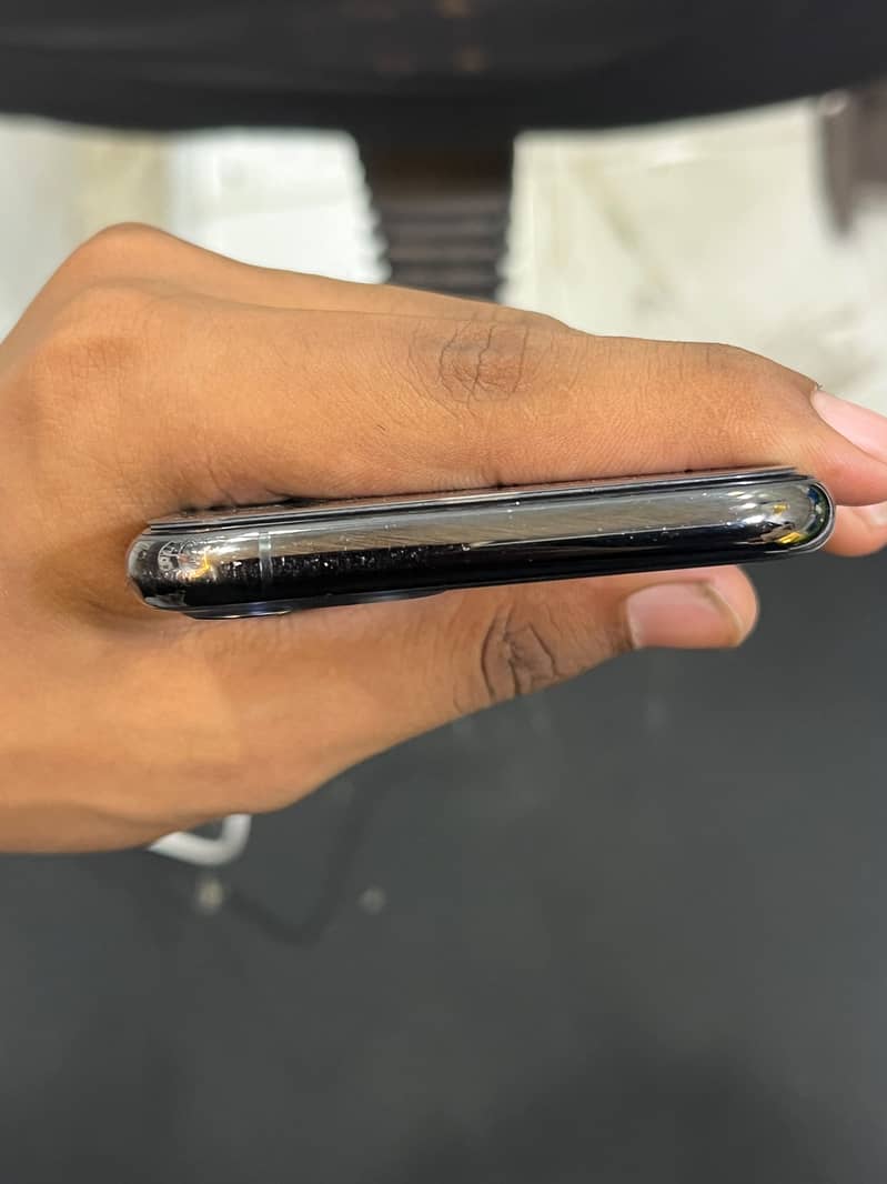 Apple iPhone 11 Pro 3