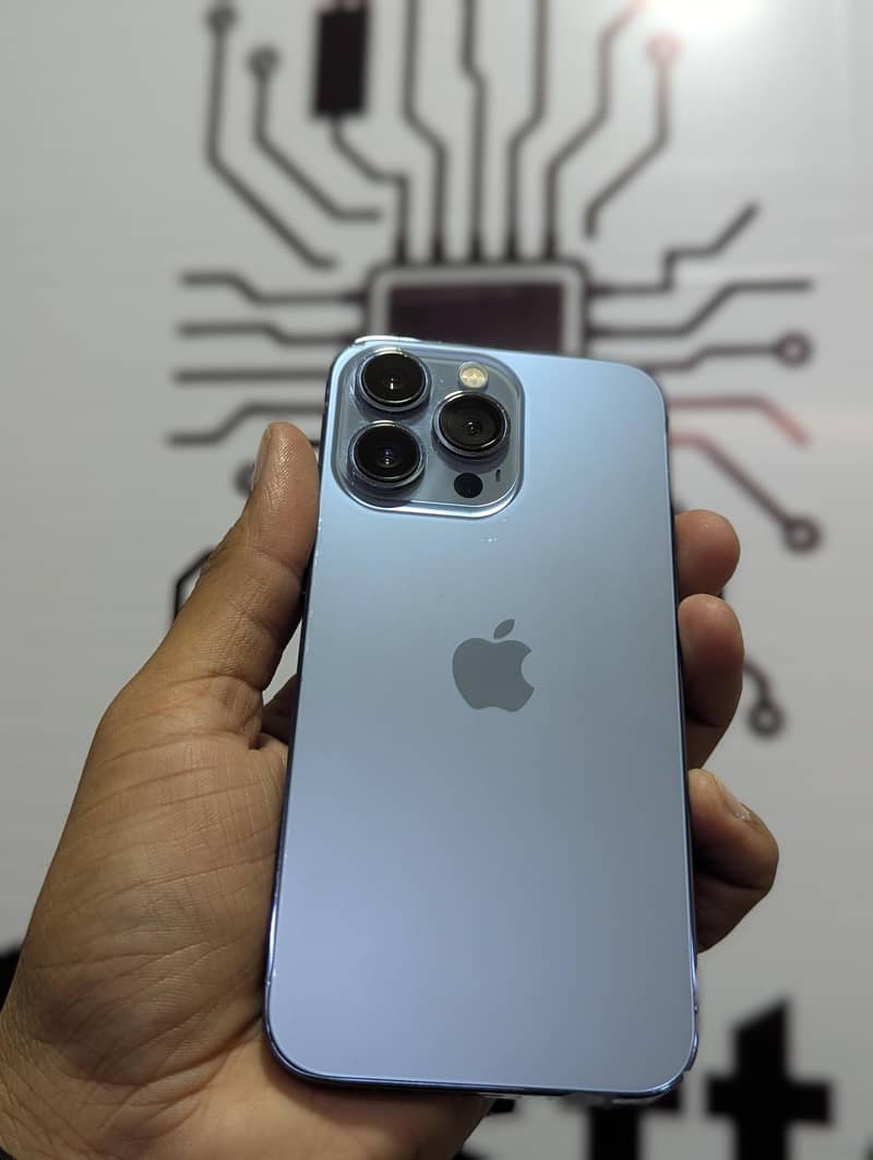 Apple iPhone 13 Pro 0