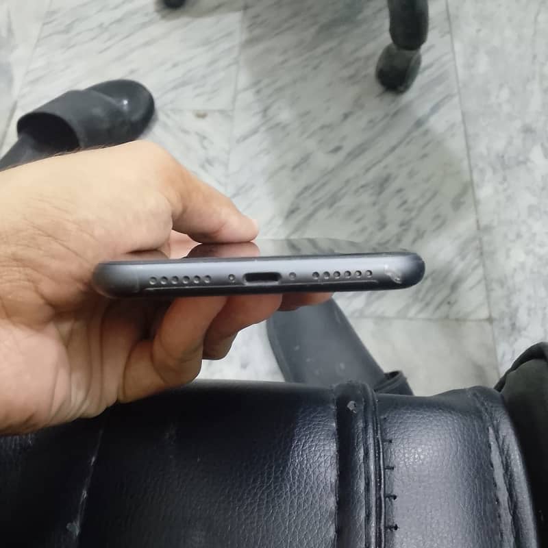 Apple iPhone 11 0