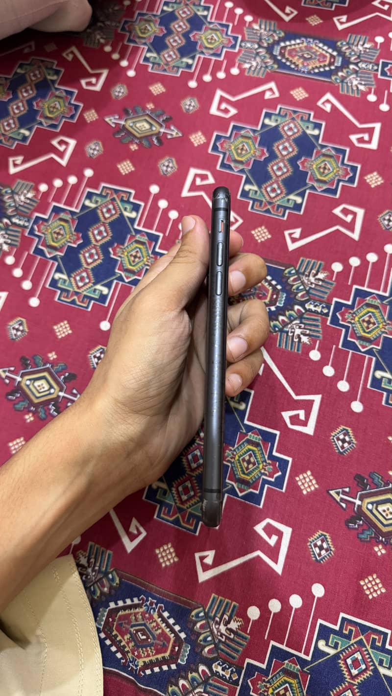 Apple iPhone 11 3