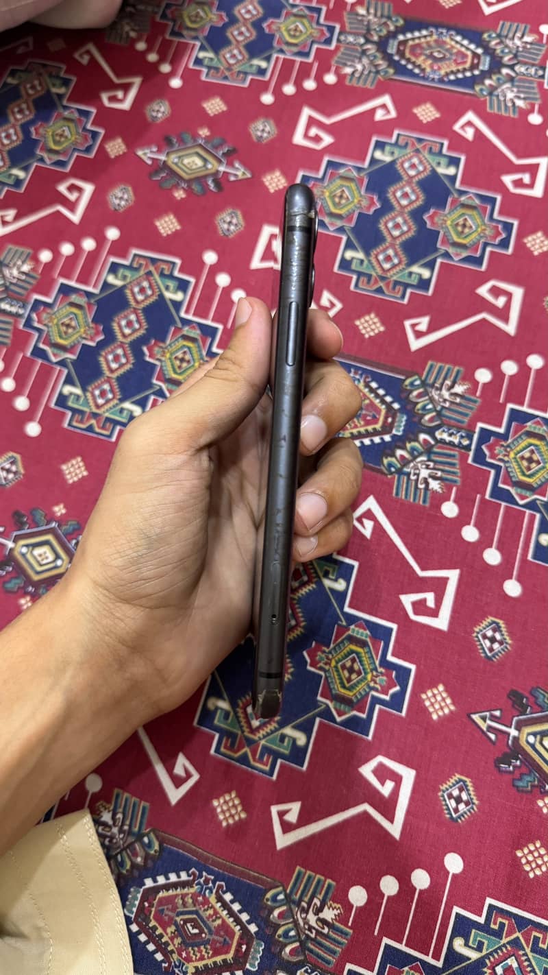 Apple iPhone 11 4