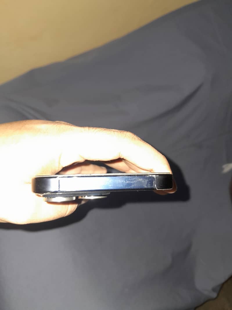 Apple iPhone 15 Pro Max 4
