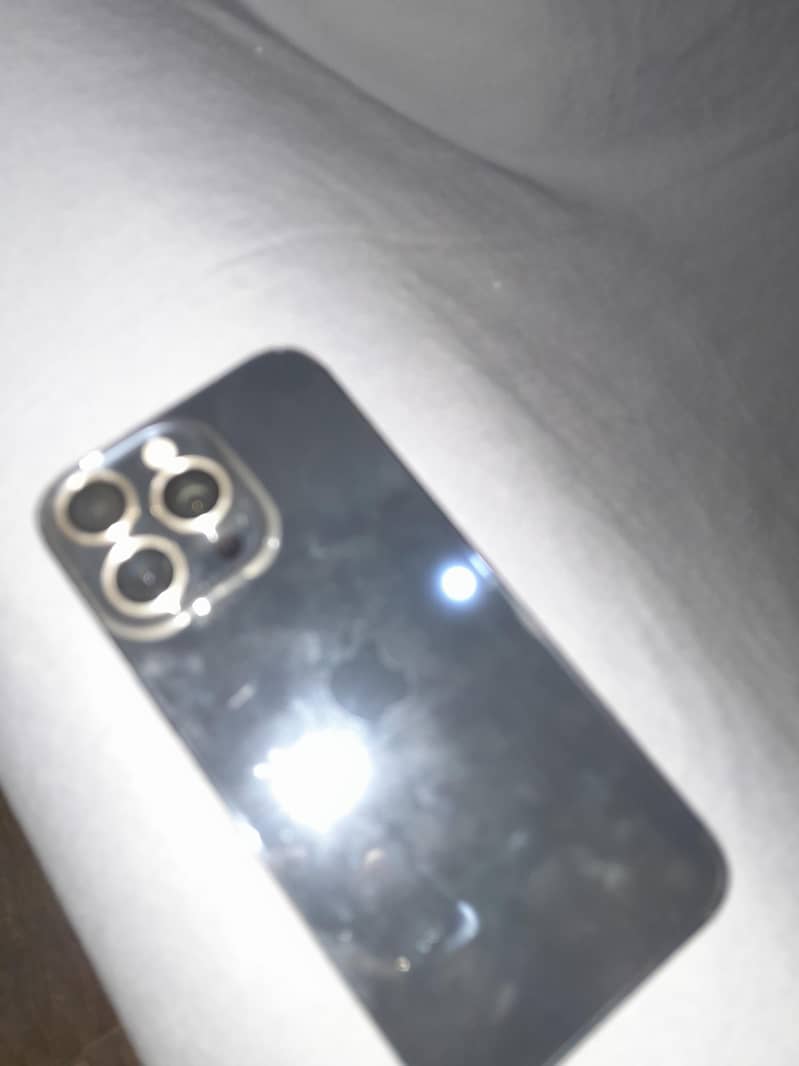 Apple iPhone 15 Pro Max 6