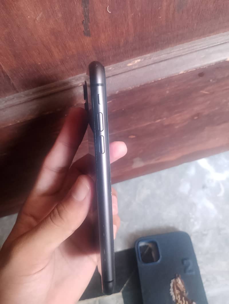 Apple iPhone 11 3