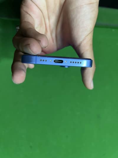 Apple iPhone 16