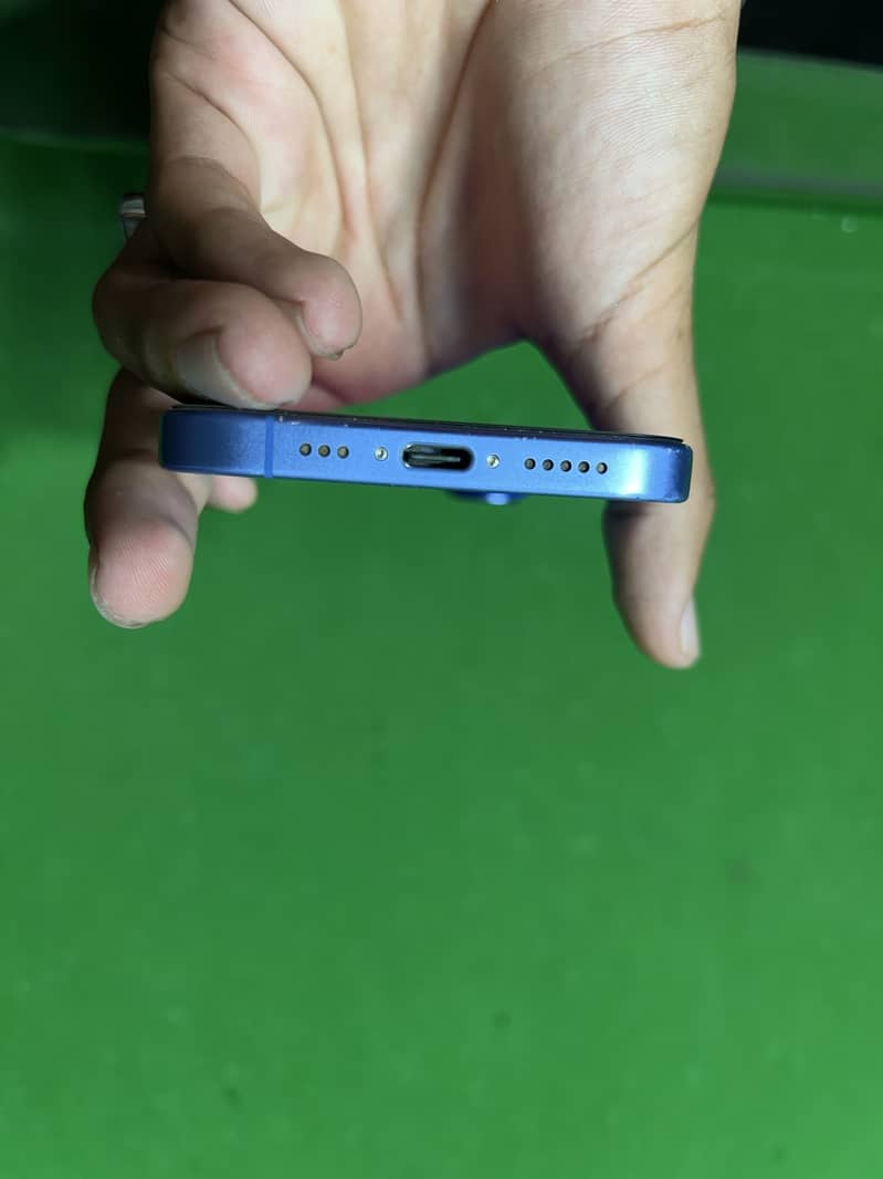 Apple iPhone 16 0