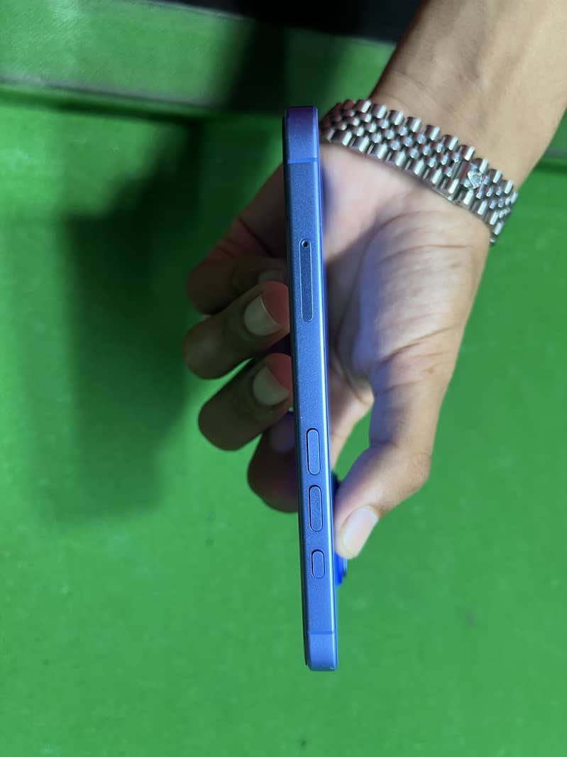 Apple iPhone 16 2