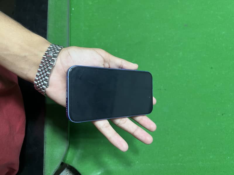 Apple iPhone 16 4