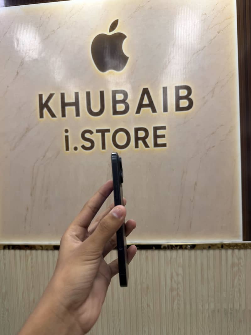 Apple iPhone 16 Pro Max 1