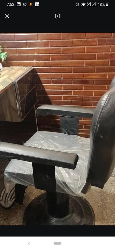 Barber chair brand new urgent sale