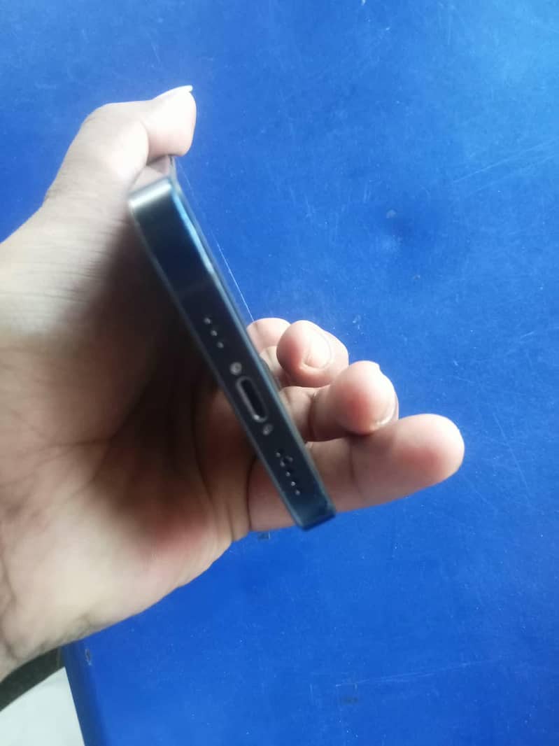 Apple iPhone 12 1