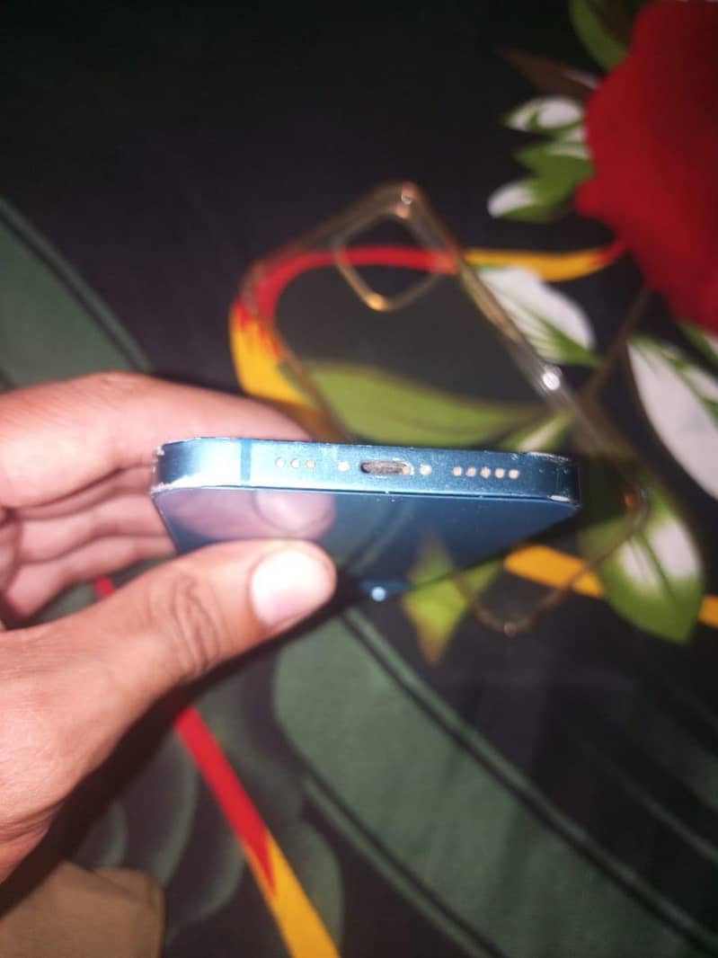 Apple iPhone 13 2
