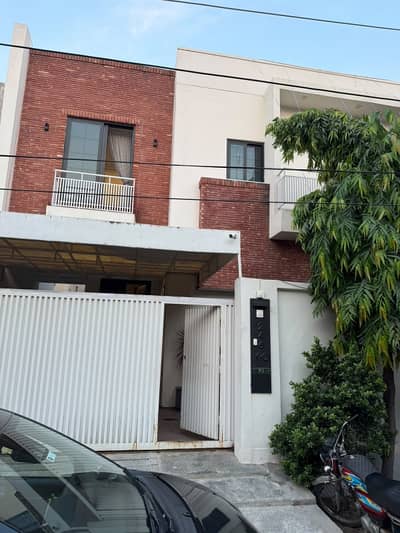 10 Marla House For Sale In Wapda Town Lahore