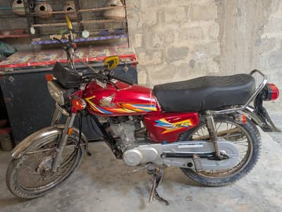 unique 125 2019 ki and ki hai all ok Karachi number hai good condition