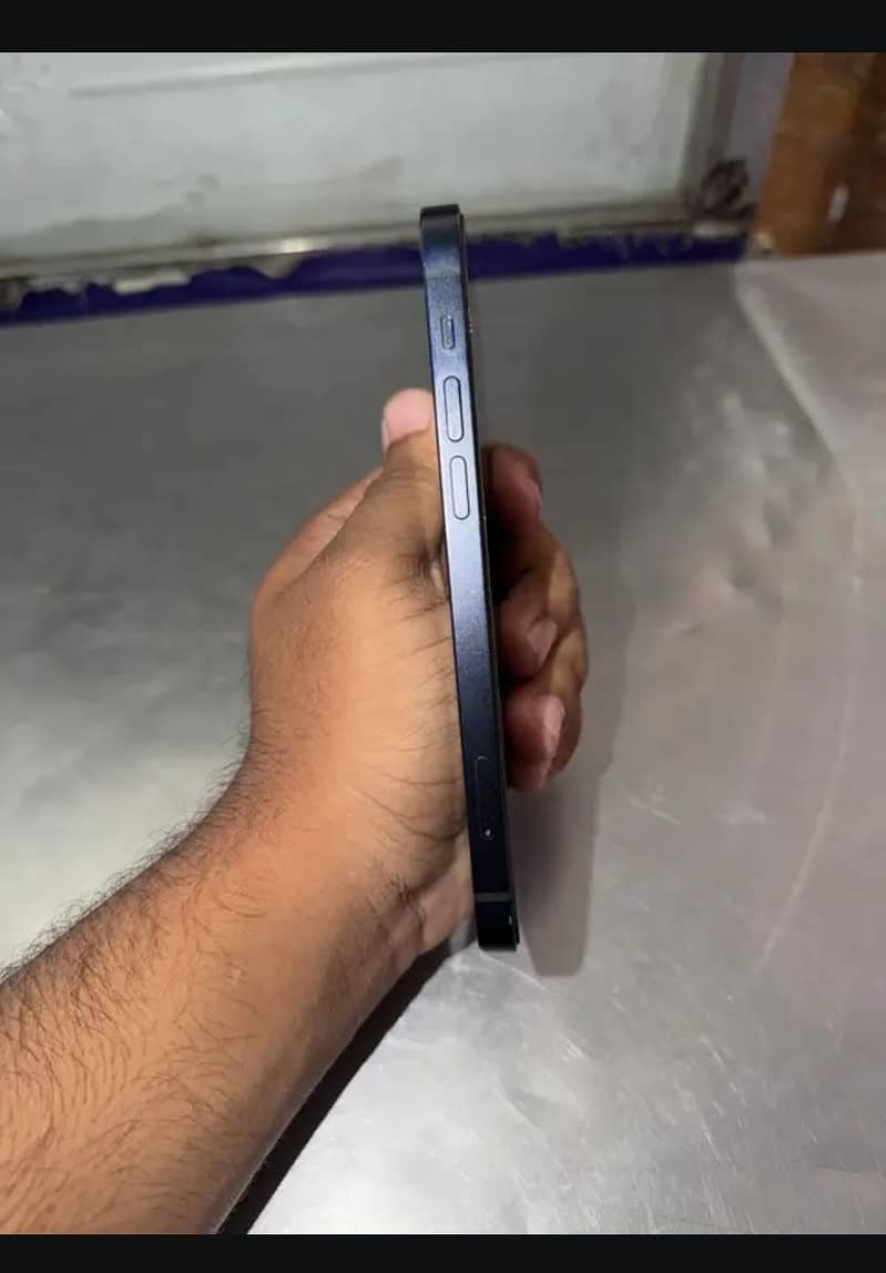 Apple iPhone 12 3
