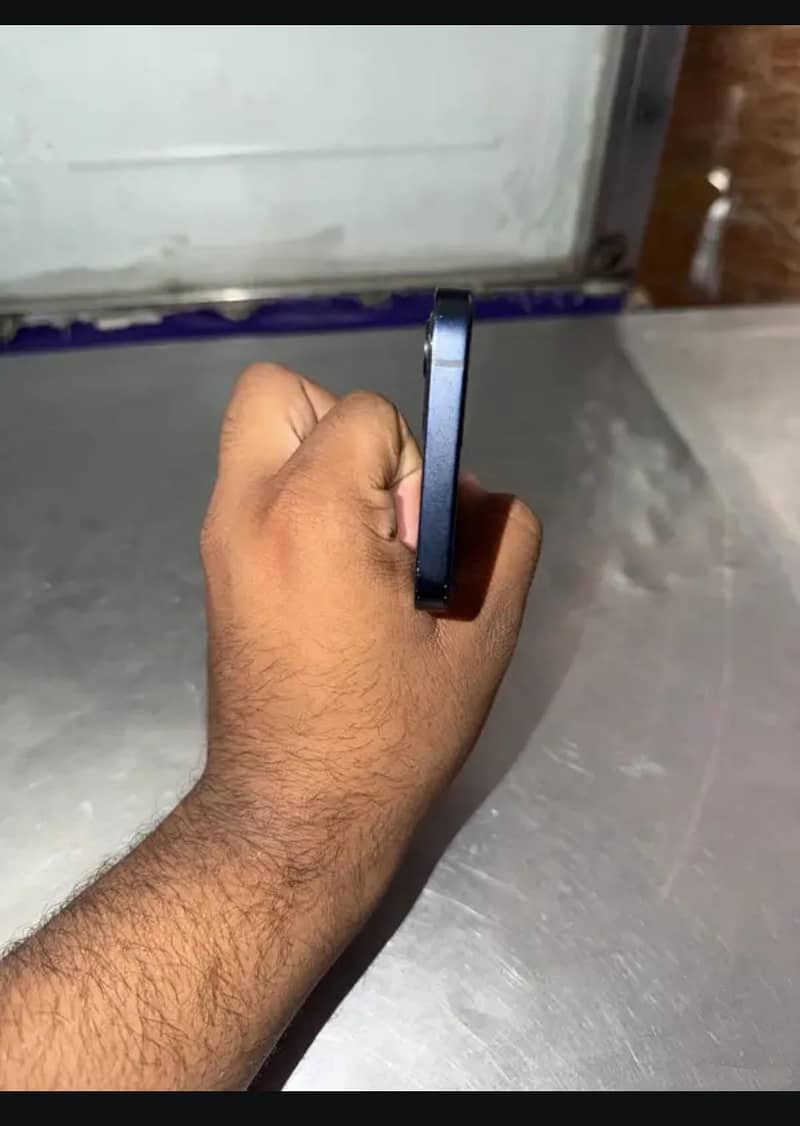 Apple iPhone 12 6