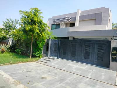 FULLY FURNISHED LIKE BRAND NEW HOUSE FOR RENT IN PH 6 DHA BLOCK N WITH 5 BEDS DRAWING DINING DOUBLE LOUNGE DOUBLE KITCHEN BACK UP WITH FAST INTERNET AND UPS.
