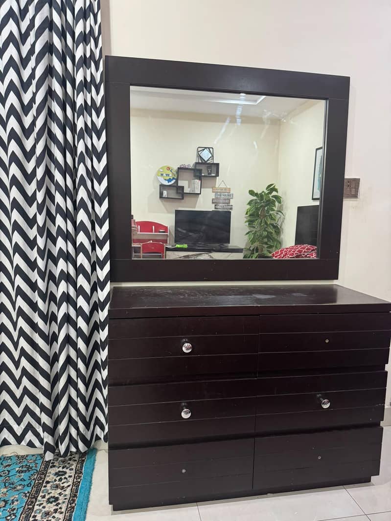 Selling Bed + side Table & dressing table 1
