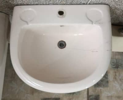 Good Quality large basin with pedastal.