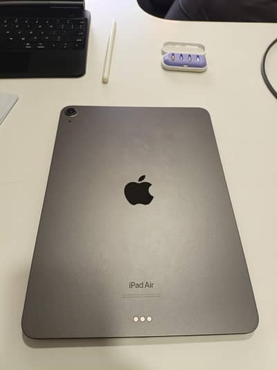 Apple ipad Air 5 10/10 condition