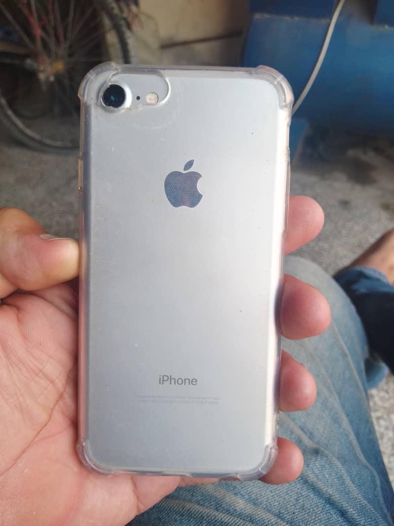Apple iPhone 7 3