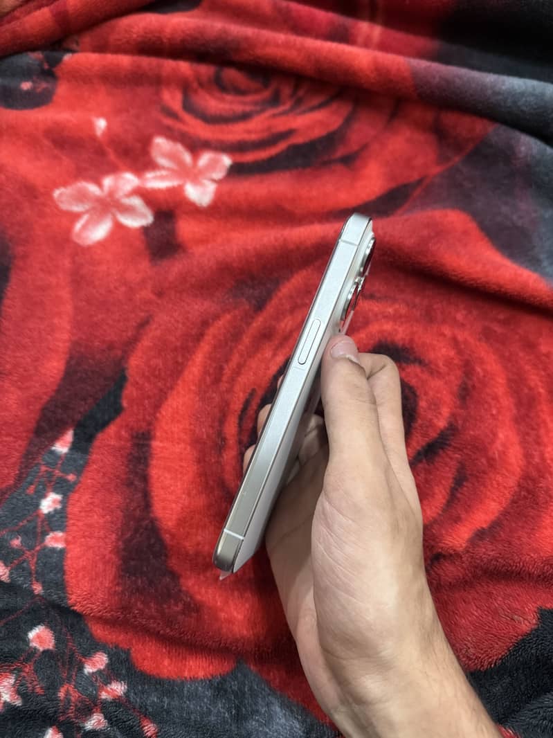 Apple iPhone 15 Pro 1