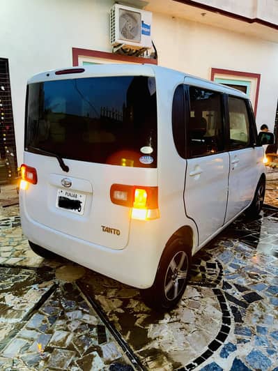 Daihatsu Tanto 2011 japani