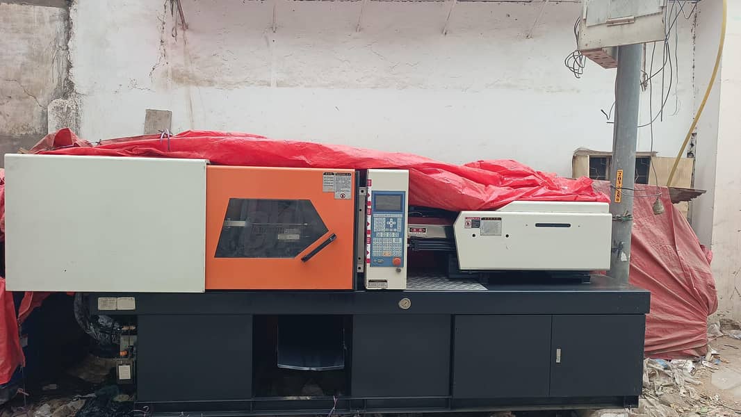 injection moulding machine 10