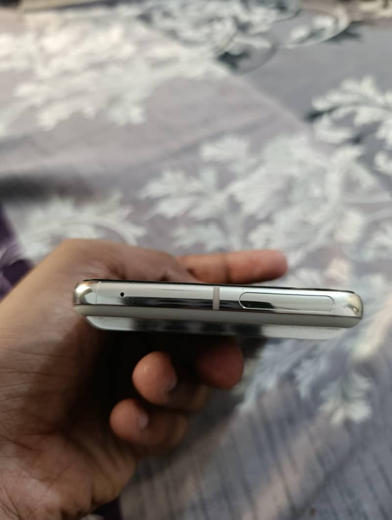 Google Pixel 8 Pro 2