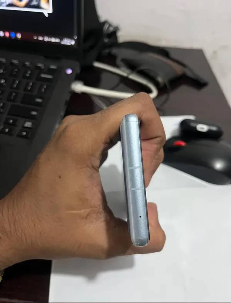 Google Pixel 7A 3