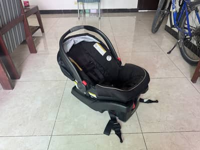 Graco SnugRide Click Connect 35 Infant Car Seat + Base (Black)