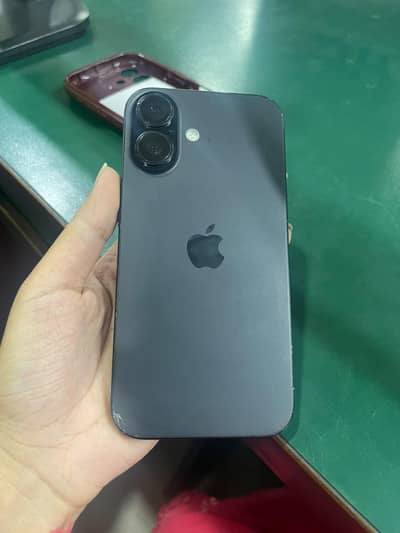 Apple iPhone 16