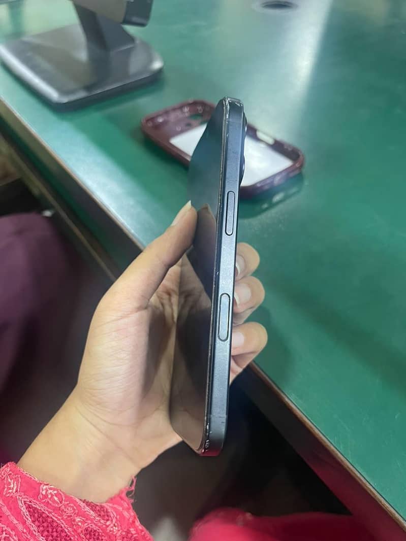 Apple iPhone 16 1