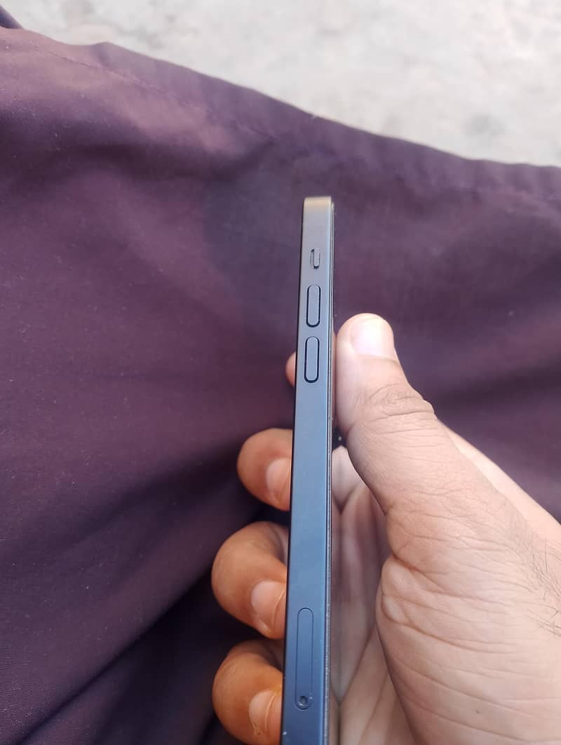 Apple iPhone 12 3