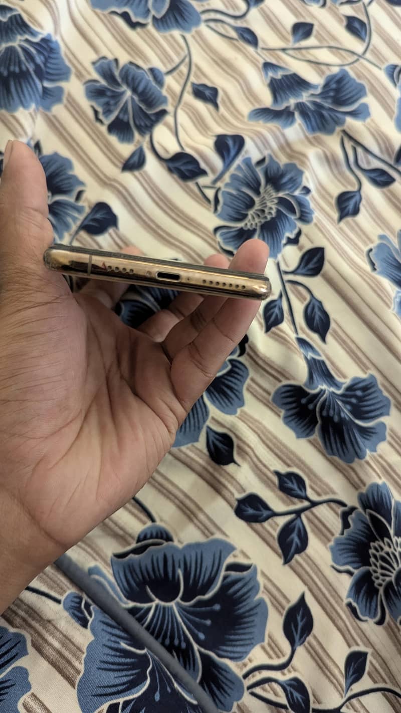 Apple iPhone 11 Pro Max 2