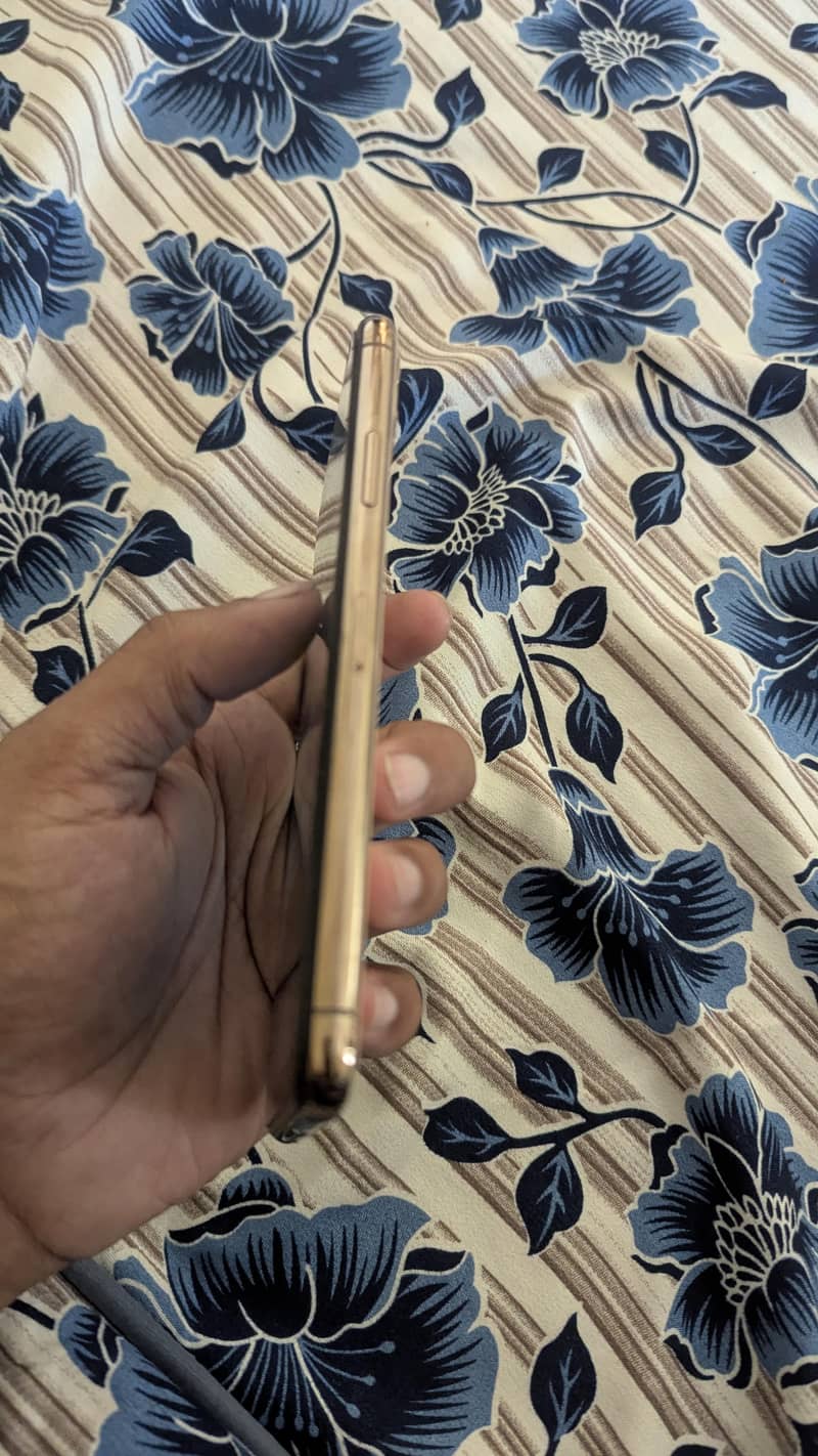 Apple iPhone 11 Pro Max 3