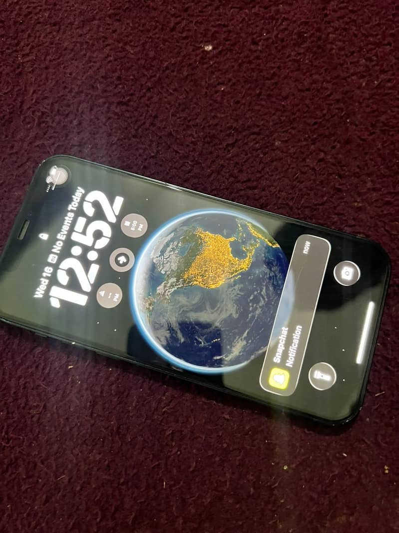 Apple iPhone 12 4