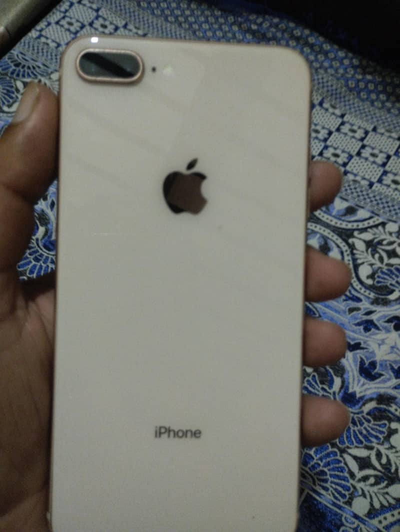 Apple iPhone 8 Plus 1