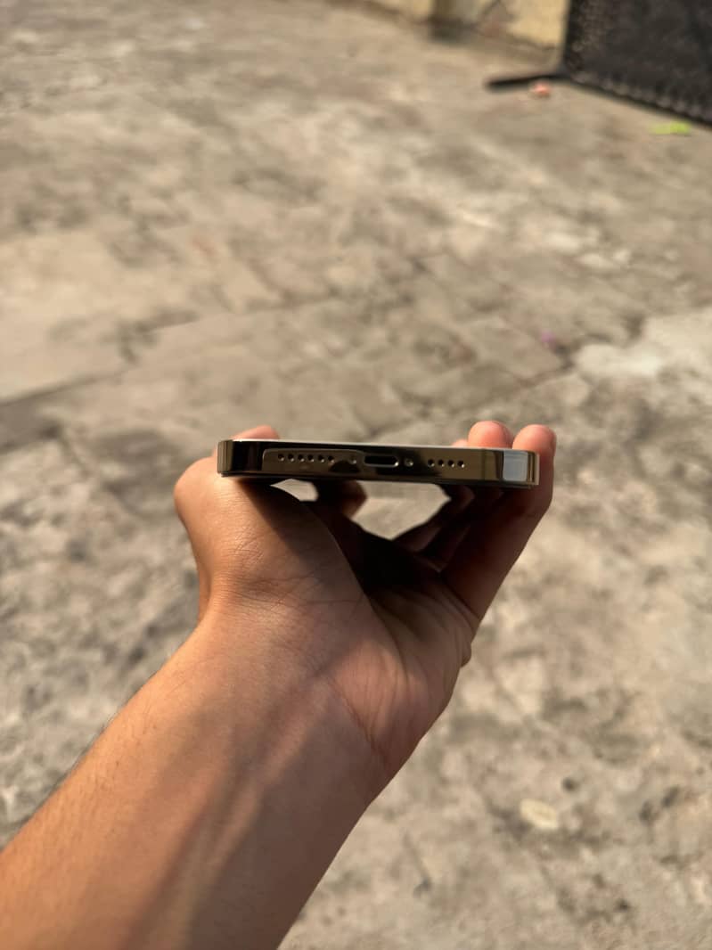 iphone 14 pro max 4