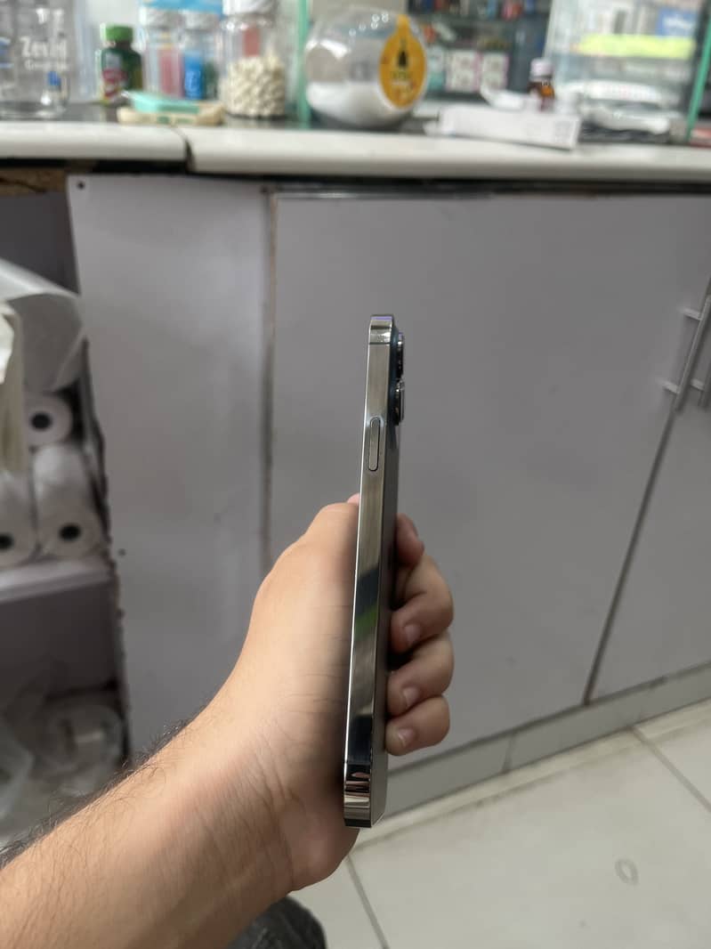 Apple iPhone 13 Pro Max 0