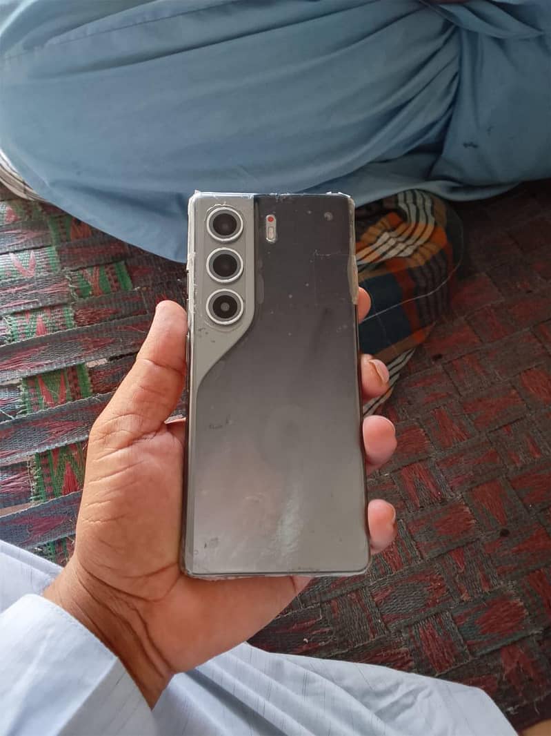 Tecno CAMON 40 Pro 0
